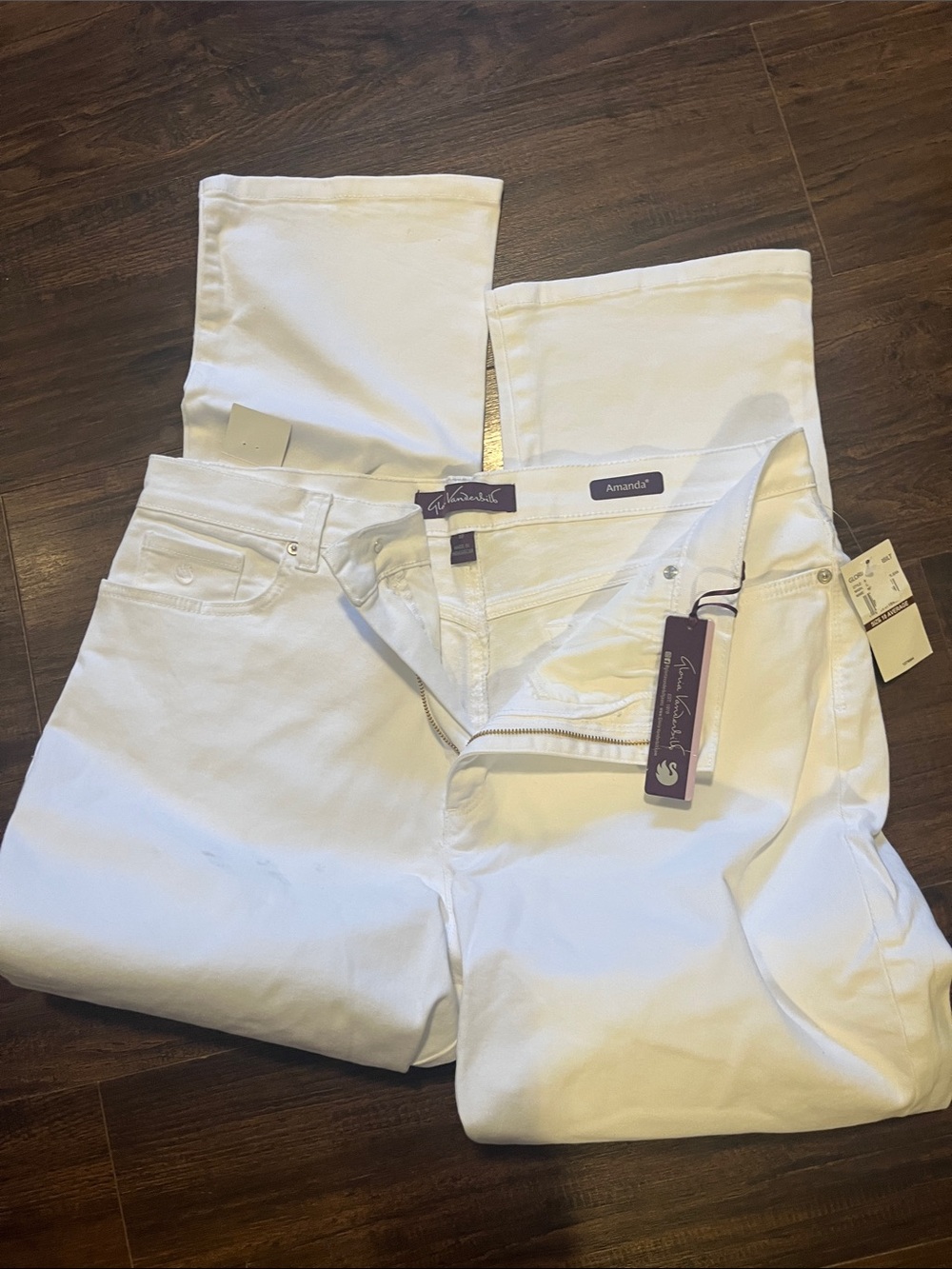 Gloria Vanderbilt White tapered -Leg Jeans the original swimming team NWT